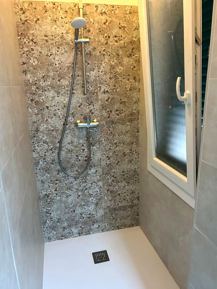 Real La Colombina shower